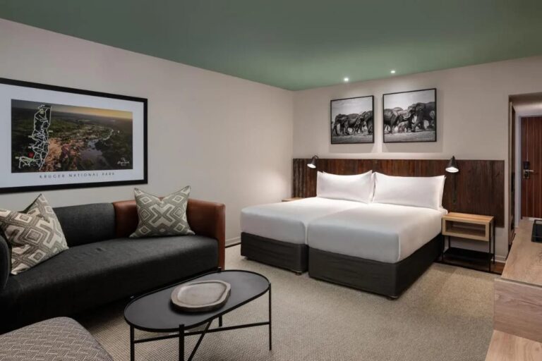 Una habitación Deluxe con dos camas individuales